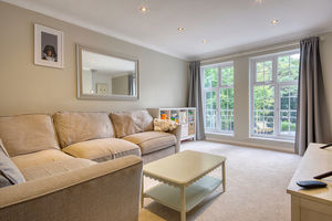 Lounge/Diner- click for photo gallery